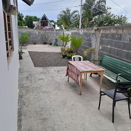 Laure Hebergement Loue Des Lits En Dortoir Hostel Faaa Luaran gambar
